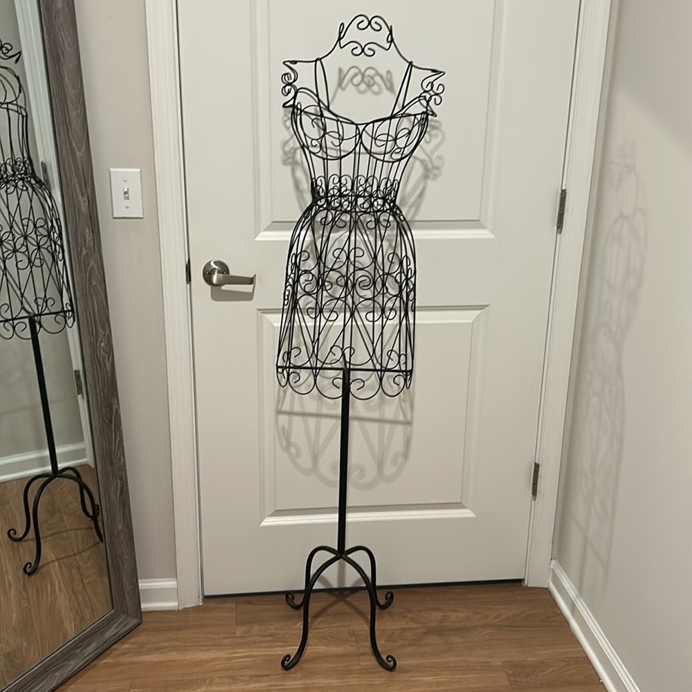 Black Wire Dress Form Display